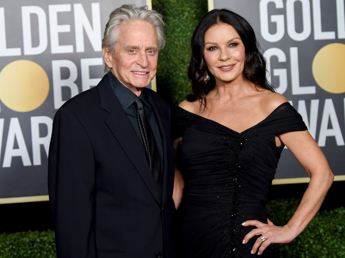 catherine-zeta-jones-michael-douglas-black-outfit.jpg