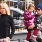 goldie-hawn-kate-hudson-shop-feature.jpg