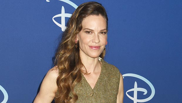 hilary-swank-xmas-baby-bump-feature.jpg