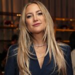 kate-hudson-navy-blazer.jpg